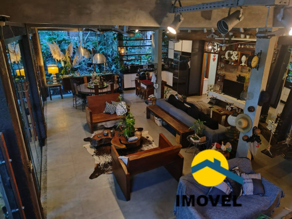 Casa de Condomínio com 4 Quartos à Venda, 400 m² em Maria Paula - São Gonçalo