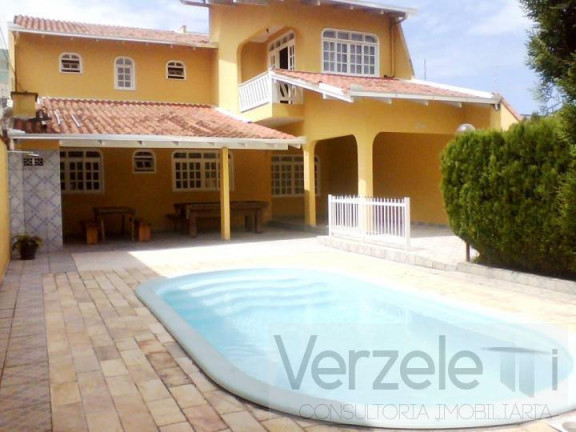 Imagem Casa com 4 Quartos para Temporada, 250 m² em Nações - Balneário Camboriú Imagem Casa com 4 Quartos para Temporada, 250 m² em Nações - Balneário Camboriú