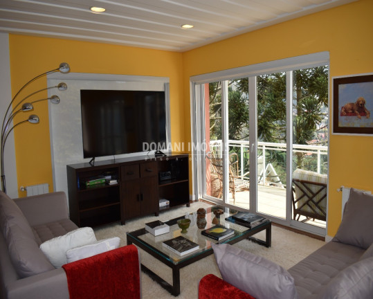 Imagem Casa com 4 Quartos à Venda, 636 m² em Região De Capivari - Campos Do Jordão Imagem Casa com 4 Quartos à Venda, 636 m² em Região De Capivari - Campos Do Jordão