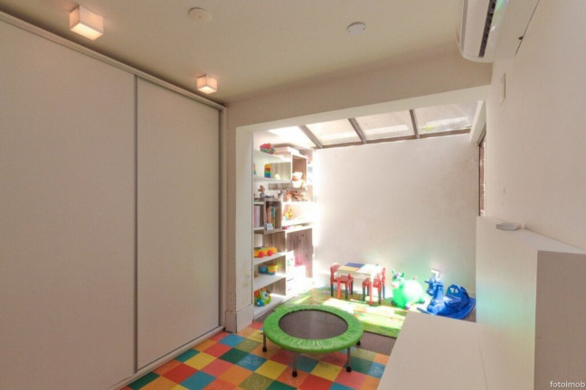 Imagem Imóvel com 5 Quartos à Venda, em Cristal - Porto Alegre Imagem Imóvel com 5 Quartos à Venda, em Cristal - Porto Alegre