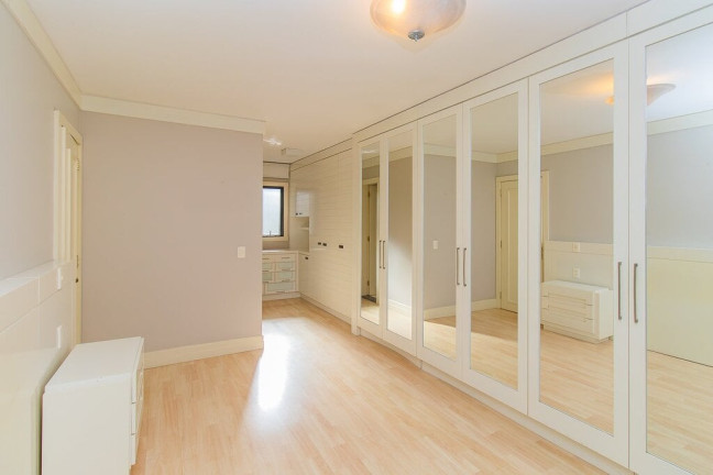 Imagem Imóvel com 3 Quartos à Venda, 148 m² em Moinhos De Vento - Porto Alegre Imagem Imóvel com 3 Quartos à Venda, 148 m² em Moinhos De Vento - Porto Alegre