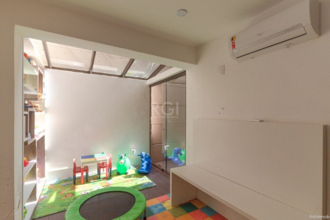 Imagem Imóvel com 5 Quartos à Venda, em Cristal - Porto Alegre Imagem Imóvel com 5 Quartos à Venda, em Cristal - Porto Alegre