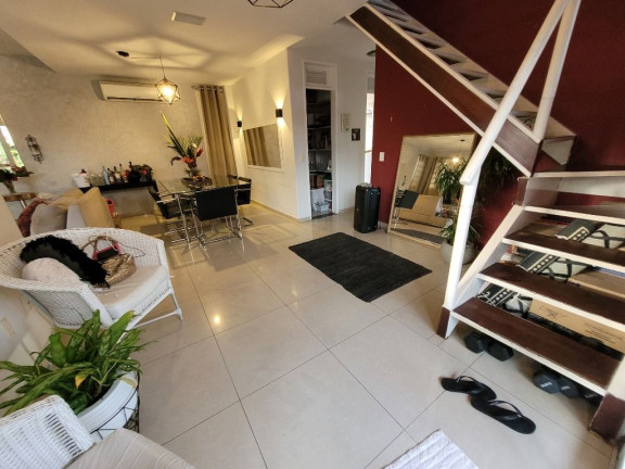 Imagem Casa com 3 Quartos à Venda, 204 m² em Edson Queiroz - Fortaleza Imagem Casa com 3 Quartos à Venda, 204 m² em Edson Queiroz - Fortaleza