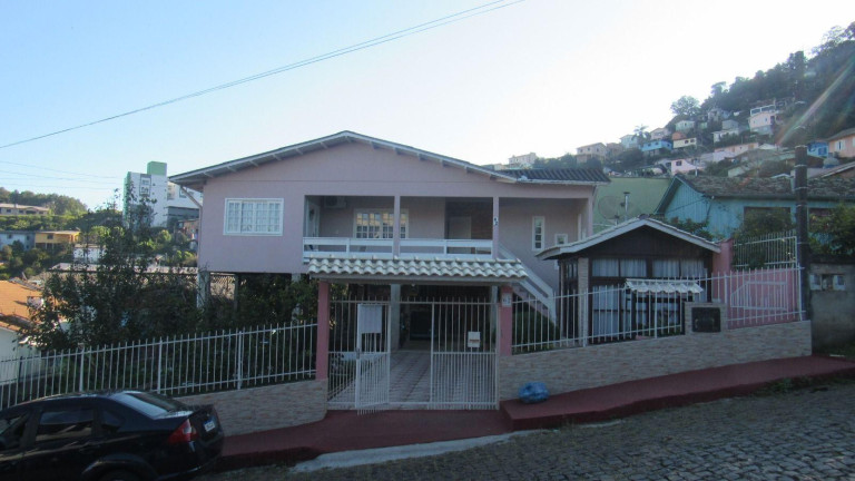 Imagem Casa com 4 Quartos à Venda, 262 m² em Industriários - Concórdia Imagem Casa com 4 Quartos à Venda, 262 m² em Industriários - Concórdia