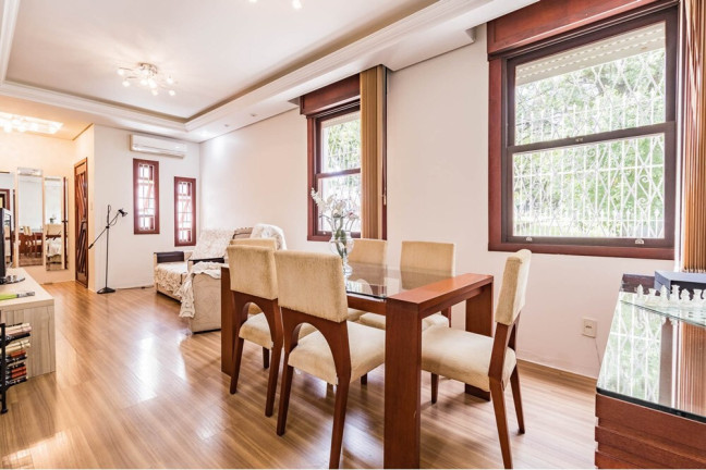 Imagem Casa com 2 Quartos à Venda, 250 m² em Vila Ipiranga - Porto Alegre Imagem Casa com 2 Quartos à Venda, 250 m² em Vila Ipiranga - Porto Alegre