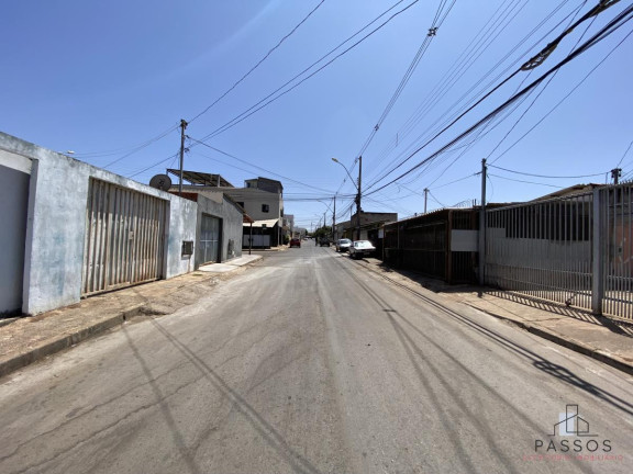 Imagem Casa com 2 Quartos à Venda, 128 m²