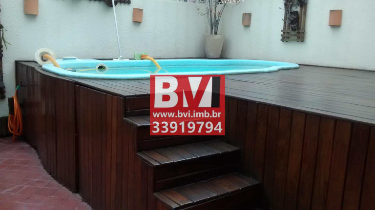 Imagem Casa com 3 Quartos à Venda, 402 m² em Olaria - Rio De Janeiro