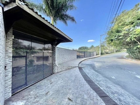 Casa com 5 Quartos à Venda,  em Fazendinha - Chác. Sta. Lúcia - Carapicuíba