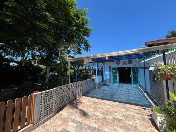 Casa à Venda, 229 m² em Barra Do Sai - Itapoá