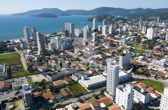 Apartamento à Venda, 100 m² em Perequê - Porto Belo
