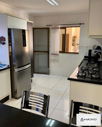 Sobrado com 3 Quartos à Venda, 234 m² em Neva - Cascavel