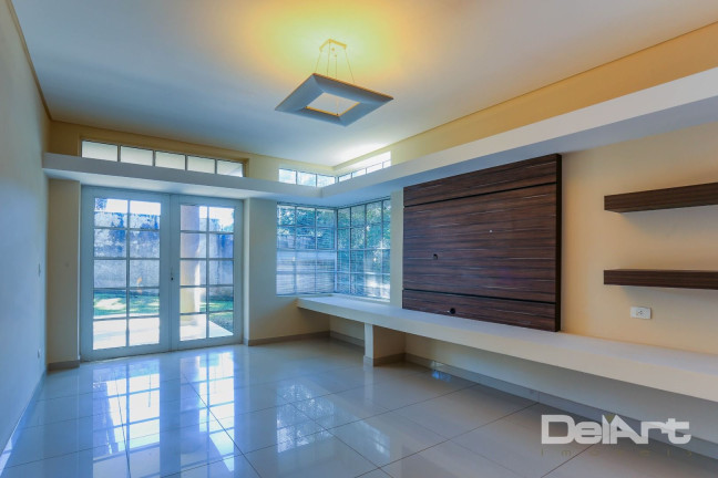 Imagem Casa com 4 Quartos à Venda, 302 m² em Santa Cândida - Curitiba Imagem Casa com 4 Quartos à Venda, 302 m² em Santa Cândida - Curitiba