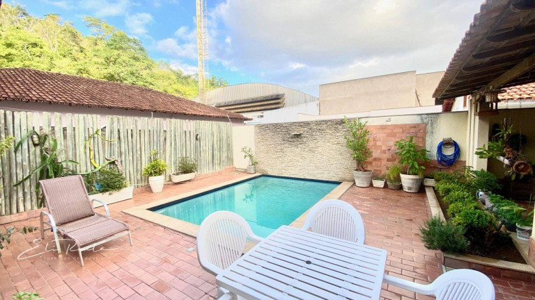 Imagem Casa com 3 Quartos à Venda, 300 m² em Santa Mônica - Colatina Imagem Casa com 3 Quartos à Venda, 300 m² em Santa Mônica - Colatina