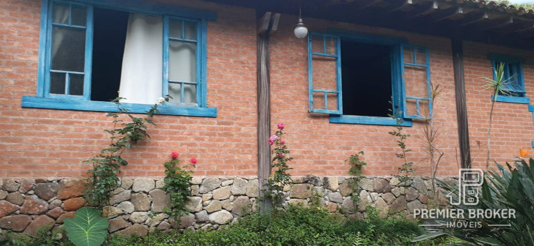 Imagem Casa com 4 Quartos à Venda, 370 m² em Albuquerque - Teresópolis Imagem Casa com 4 Quartos à Venda, 370 m² em Albuquerque - Teresópolis