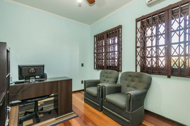 Imagem Imóvel com 4 Quartos à Venda, em Jardim Itu - Porto Alegre Imagem Imóvel com 4 Quartos à Venda, em Jardim Itu - Porto Alegre