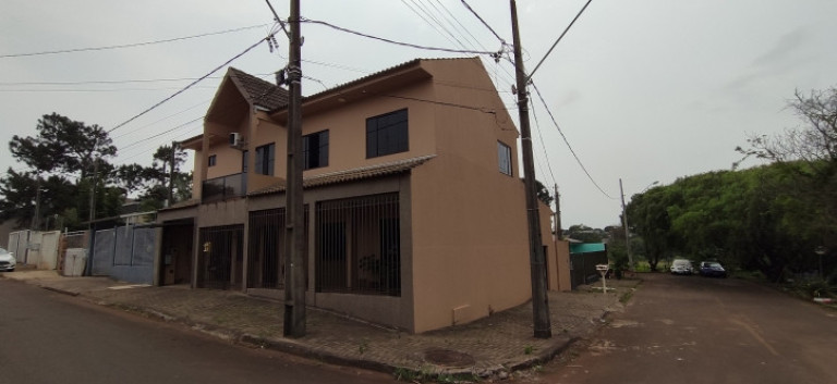 Imagem Sobrado com 4 Quartos à Venda, 218 m² em Pioneiros Catarinenses - Cascavel