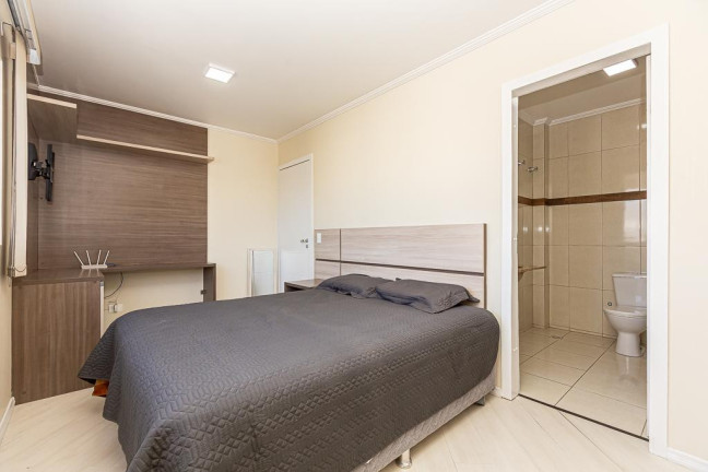 Imagem Sobrado com 4 Quartos à Venda, 170 m² em Uberaba - Curitiba Imagem Sobrado com 4 Quartos à Venda, 170 m² em Uberaba - Curitiba