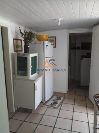 Imagem Casa com 7 Quartos à Venda, 198 m² em Centro - Balneário Piçarras Imagem Casa com 7 Quartos à Venda, 198 m² em Centro - Balneário Piçarras