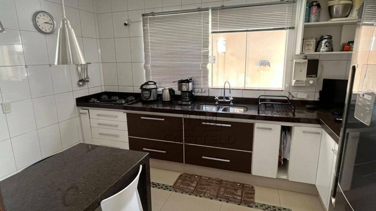 Imagem Casa com 4 Quartos à Venda, 265 m² em Aragarça - Londrina Imagem Casa com 4 Quartos à Venda, 265 m² em Aragarça - Londrina