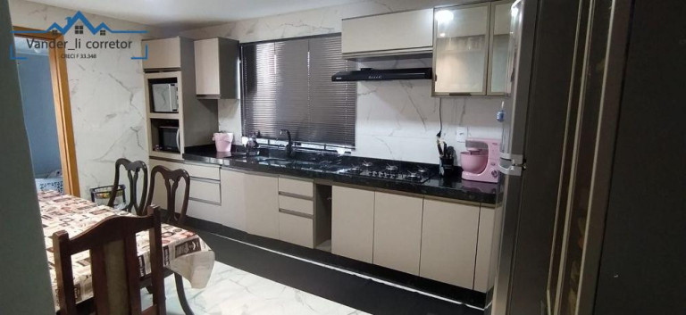 Imagem Imóvel com 3 Quartos à Venda, 300 m² em Vila Pioneira Imagem Imóvel com 3 Quartos à Venda, 300 m² em Vila Pioneira