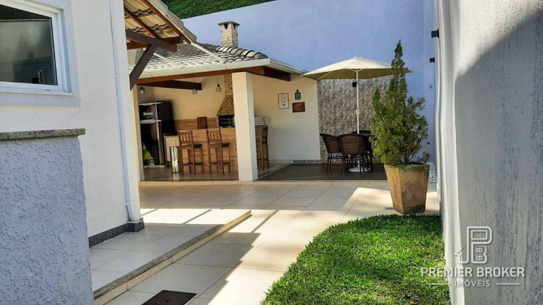 Imagem Casa com 4 Quartos à Venda, 202 m² em Tijuca - Teresópolis Imagem Casa com 4 Quartos à Venda, 202 m² em Tijuca - Teresópolis