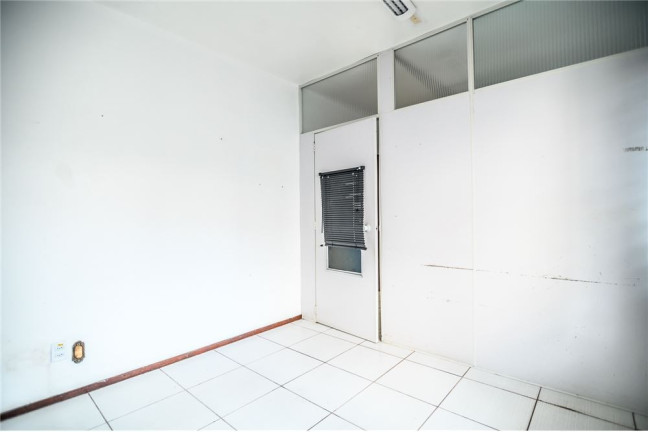 Imagem Casa com 6 Quartos à Venda,  em Passo Da Areia - Porto Alegre