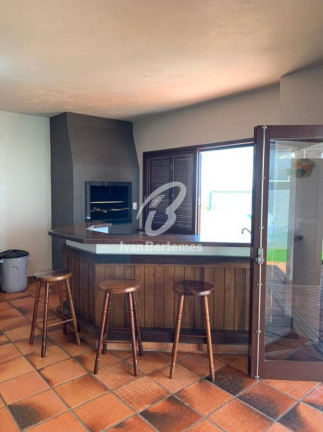 Imagem Casa com 4 Quartos para Temporada, em Centro - Bombinhas Imagem Casa com 4 Quartos para Temporada, em Centro - Bombinhas