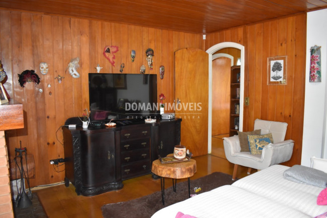 Imagem Casa com 4 Quartos à Venda, 248 m² em Região Da Abernéssia - Campos Do Jordão