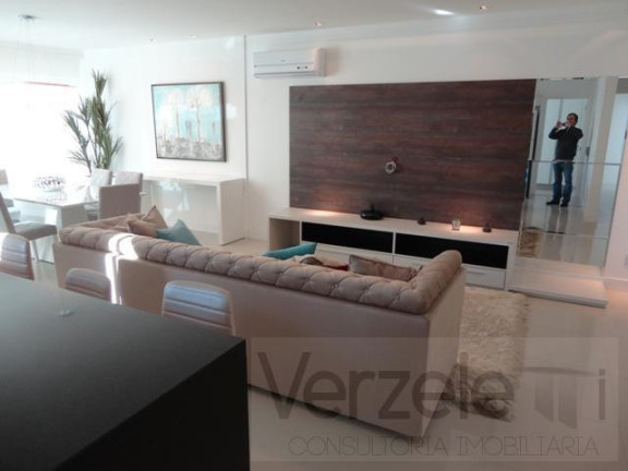 Imagem Apartamento com 3 Quartos à Venda, 130 m² em Centro - Balneário Camboriú Imagem Apartamento com 3 Quartos à Venda, 130 m² em Centro - Balneário Camboriú