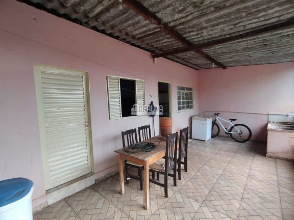 Imagem Casa com 2 Quartos à Venda, 249 m² em Fabrício - Uberaba Imagem Casa com 2 Quartos à Venda, 249 m² em Fabrício - Uberaba