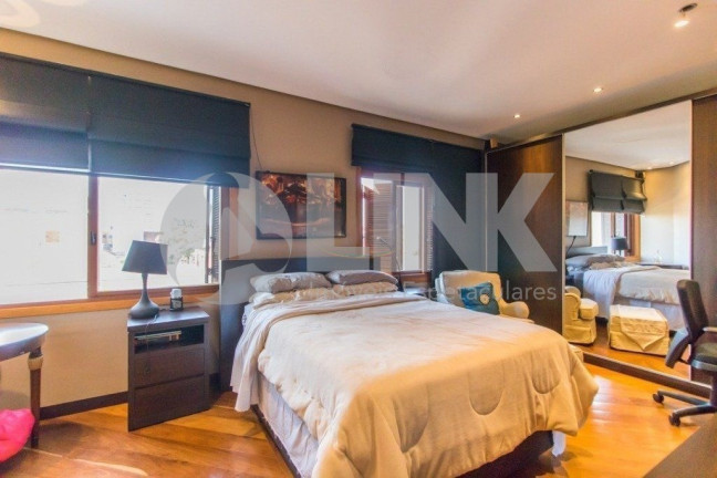Imagem Imóvel com 3 Quartos à Venda, 384 m² em Petrópolis - Porto Alegre Imagem Imóvel com 3 Quartos à Venda, 384 m² em Petrópolis - Porto Alegre