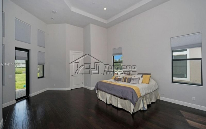 Imagem Casa com 6 Quartos à Venda, em São Paulo - São Paulo Imagem Casa com 6 Quartos à Venda, em São Paulo - São Paulo