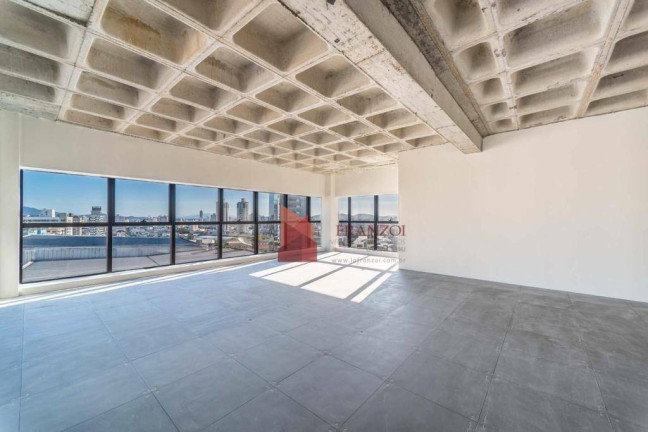 Sala Comercial para Alugar, 138 m² em Centro - Itajaí