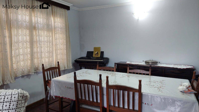 Imagem Casa com 4 Quartos à Venda, em Boqueirão - Curitiba Imagem Casa com 4 Quartos à Venda, em Boqueirão - Curitiba
