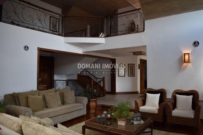 Imagem Casa com 4 Quartos à Venda, 656 m² em Região Do Alto Do Capivari - Campos Do Jordão