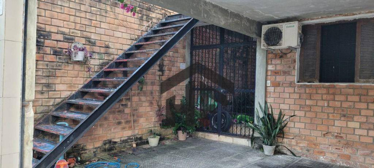 Imagem Casa com 5 Quartos à Venda, 330 m² em Encruzilhada - Recife Imagem Casa com 5 Quartos à Venda, 330 m² em Encruzilhada - Recife