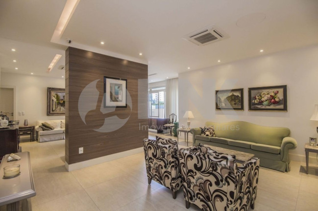 Imagem Apartamento com 4 Quartos à Venda, 251 m² em Moinhos De Vento - Porto Alegre Imagem Apartamento com 4 Quartos à Venda, 251 m² em Moinhos De Vento - Porto Alegre