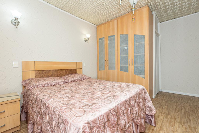 Imagem Casa com 3 Quartos à Venda, 225 m² em Seminário - Curitiba Imagem Casa com 3 Quartos à Venda, 225 m² em Seminário - Curitiba