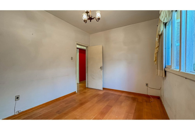 Imagem Casa com 4 Quartos à Venda, 245 m² em Petrópolis - Porto Alegre Imagem Casa com 4 Quartos à Venda, 245 m² em Petrópolis - Porto Alegre
