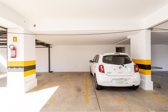 Imagem Imóvel com 2 Quartos à Venda, 161 m² em Santo Antônio - Porto Alegre Imagem Imóvel com 2 Quartos à Venda, 161 m² em Santo Antônio - Porto Alegre