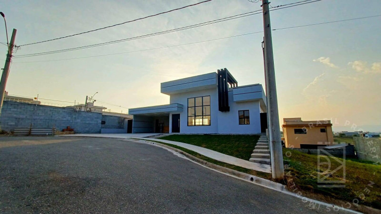 Imagem Casa com 3 Quartos à Venda, 318 m² em Residencial Colinas - Caçapava Imagem Casa com 3 Quartos à Venda, 318 m² em Residencial Colinas - Caçapava