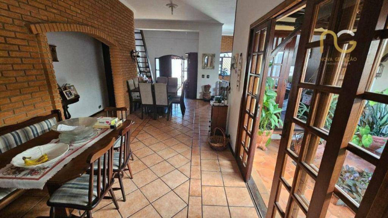 Imagem Casa com 3 Quartos à Venda, 165 m² em Canto Do Forte - Praia Grande Imagem Casa com 3 Quartos à Venda, 165 m² em Canto Do Forte - Praia Grande