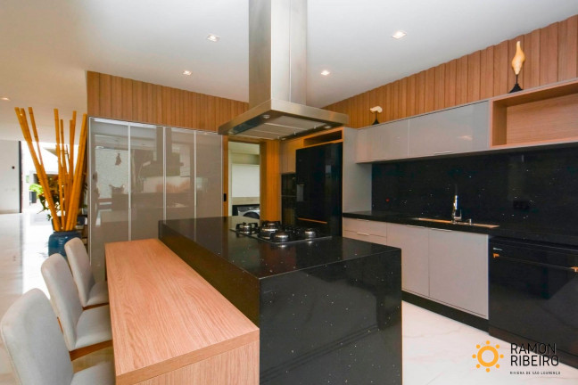 Imagem Imóvel com 6 Quartos à Venda, em Riviera - Bertioga Imagem Imóvel com 6 Quartos à Venda, em Riviera - Bertioga