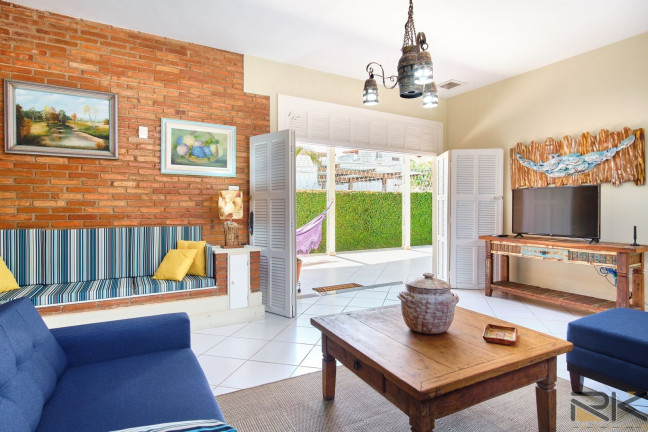 Imagem Casa com 3 Quartos à Venda, 21.800 m² em Centro - Ubatuba