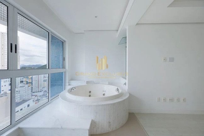 Imagem Apartamento com 2 Quartos à Venda, 252 m² em Centro - Balneário Camboriú Imagem Apartamento com 2 Quartos à Venda, 252 m² em Centro - Balneário Camboriú