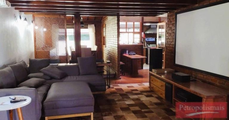 Imagem Casa com 3 Quartos à Venda, 254 m² em Samambaia - Petrópolis Imagem Casa com 3 Quartos à Venda, 254 m² em Samambaia - Petrópolis