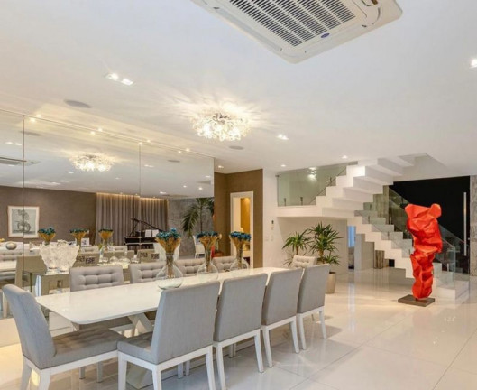 Imagem Casa com 5 Quartos à Venda, 1.050 m² Imagem Casa com 5 Quartos à Venda, 1.050 m²