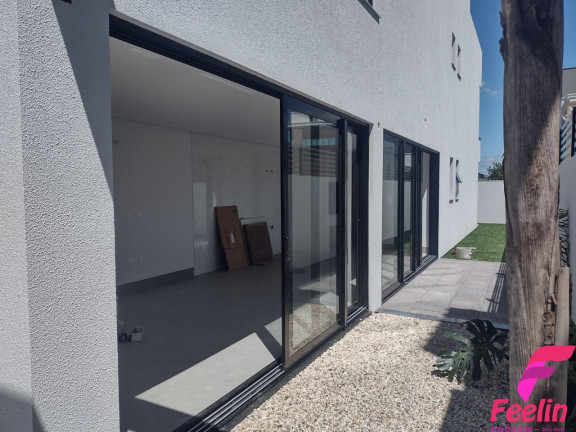 Imagem Casa com 3 Quartos à Venda, 140 m² em Campeche - Florianópolis Imagem Casa com 3 Quartos à Venda, 140 m² em Campeche - Florianópolis
