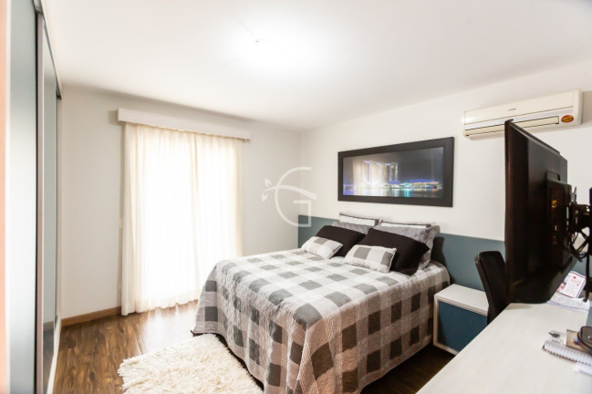 Imagem Casa com 4 Quartos à Venda, em América - Joinville Imagem Casa com 4 Quartos à Venda, em América - Joinville