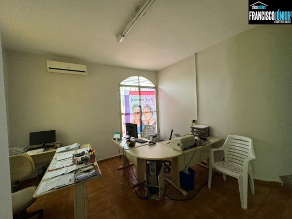 Imagem Casa com 3 Quartos à Venda, 450 m² em Setor Coimbra - Goiânia Imagem Casa com 3 Quartos à Venda, 450 m² em Setor Coimbra - Goiânia